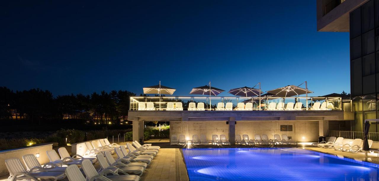 Nest Hotel Incheon Ngoại thất bức ảnh The pool at the hotel