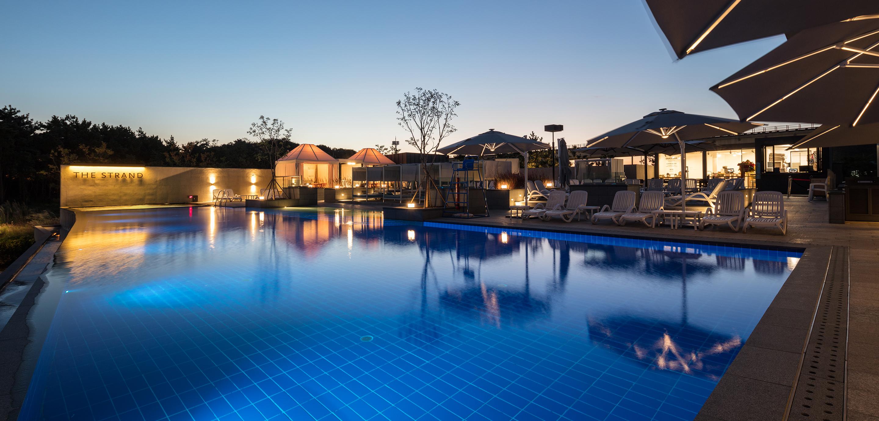 Nest Hotel Incheon Ngoại thất bức ảnh The swimming pool at the hotel