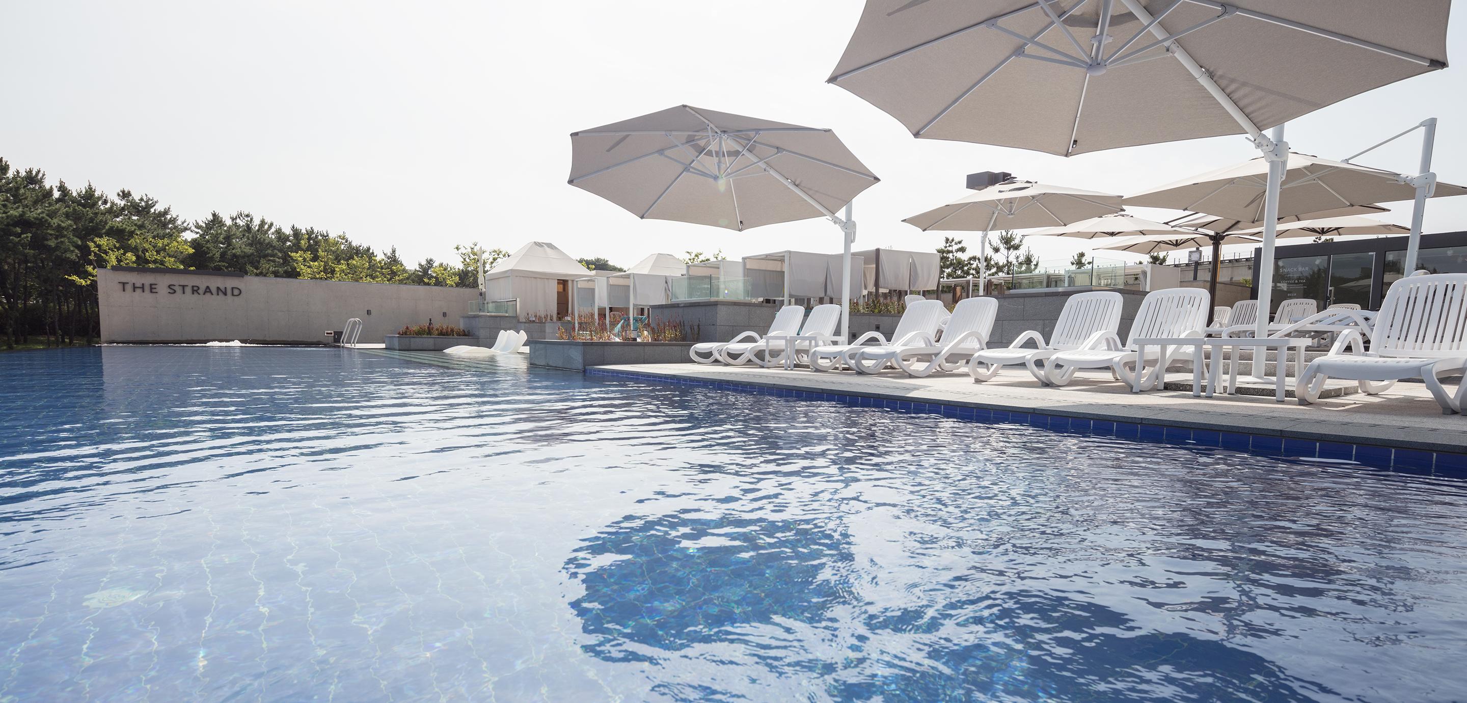 Nest Hotel Incheon Ngoại thất bức ảnh The swimming pool at the hotel