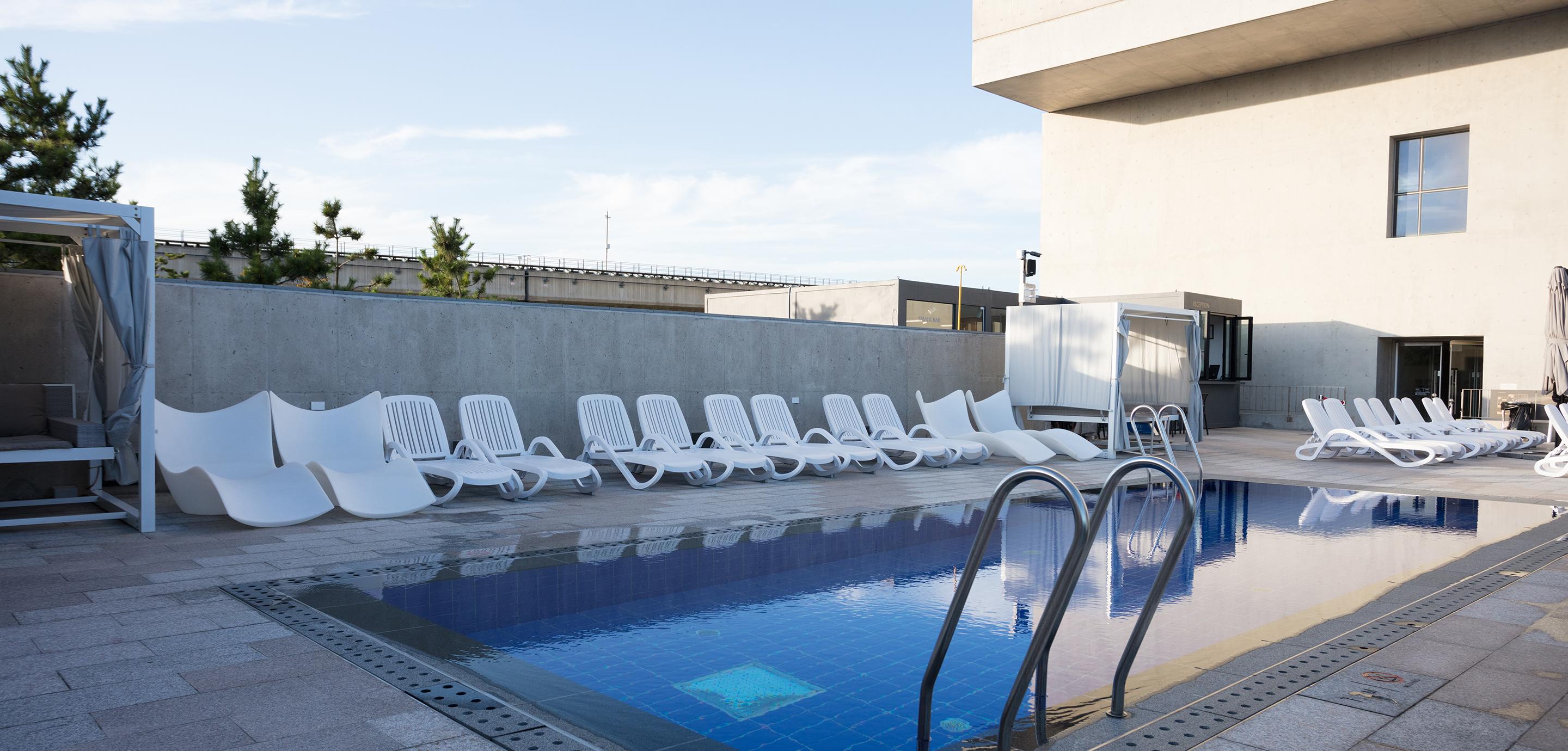 Nest Hotel Incheon Ngoại thất bức ảnh Rooftop pool