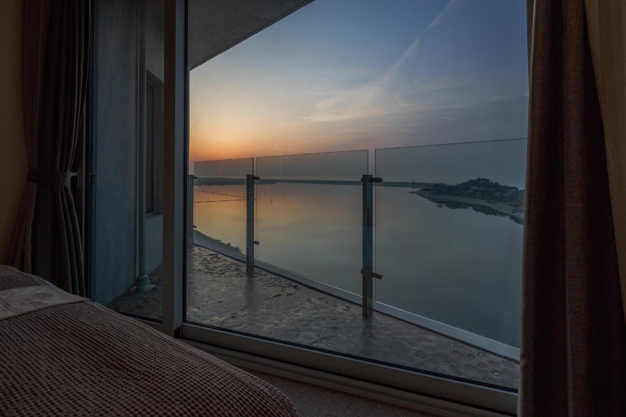 Nest Hotel Incheon Phòng bức ảnh Sunset at the hotel