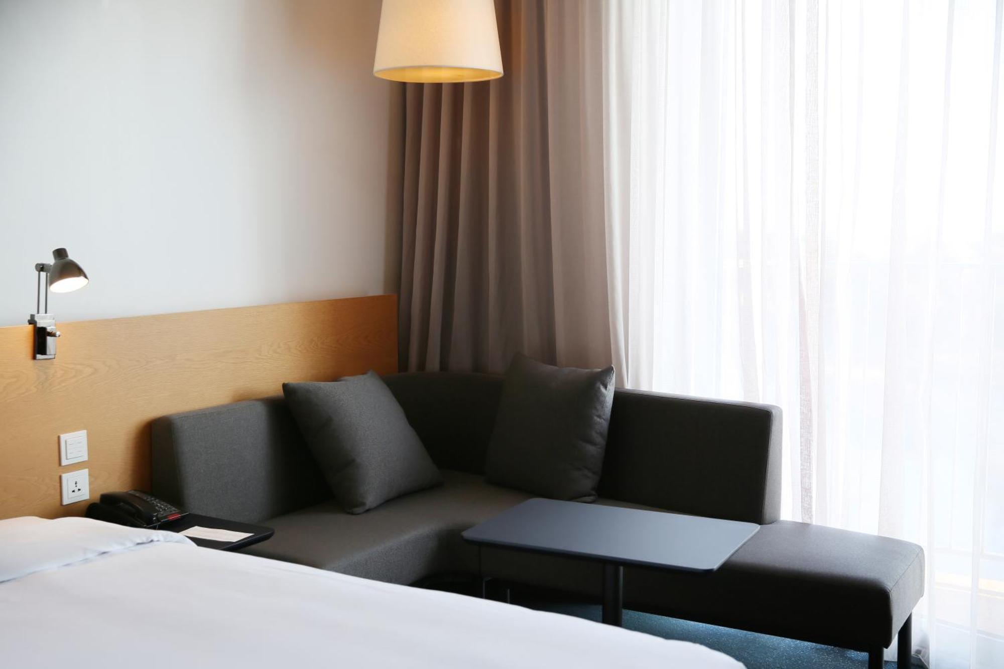 Nest Hotel Incheon Ngoại thất bức ảnh A sofa bed