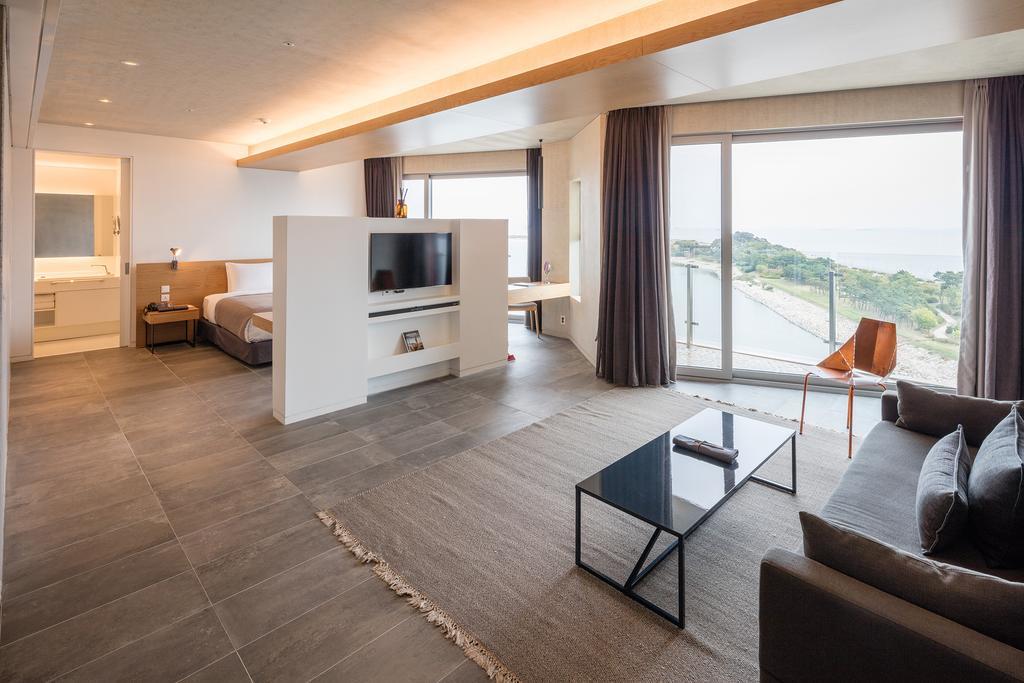 Nest Hotel Incheon Ngoại thất bức ảnh A suite at the hotel