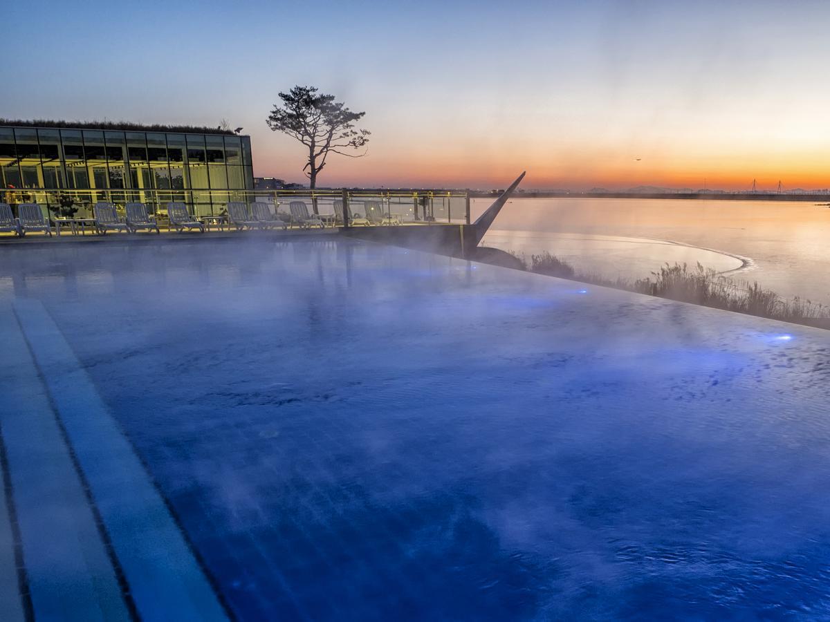 Nest Hotel Incheon Ngoại thất bức ảnh The Sky Bar at the top of the hotel